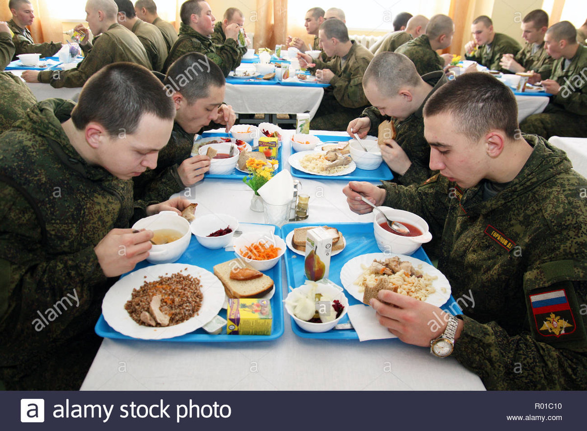 Ngoài hệ thống cấp nước tinh khiết (450 lít nước uống), bếp ăn dã chiến PAK-200M còn có các hệ thống hỗ trợ khác như sưởi ấm, thông gió, chiếu sáng; hệ thống nhiên liệu cho phép hoạt động trong mọi điều kiện thời tiết, từ âm 50 đến 50 độ. Các thiết bị tiêu thụ điện trong nhà bếp được cấp điện từ nguồn bên ngoài hoặc từ máy phát điện diesel.