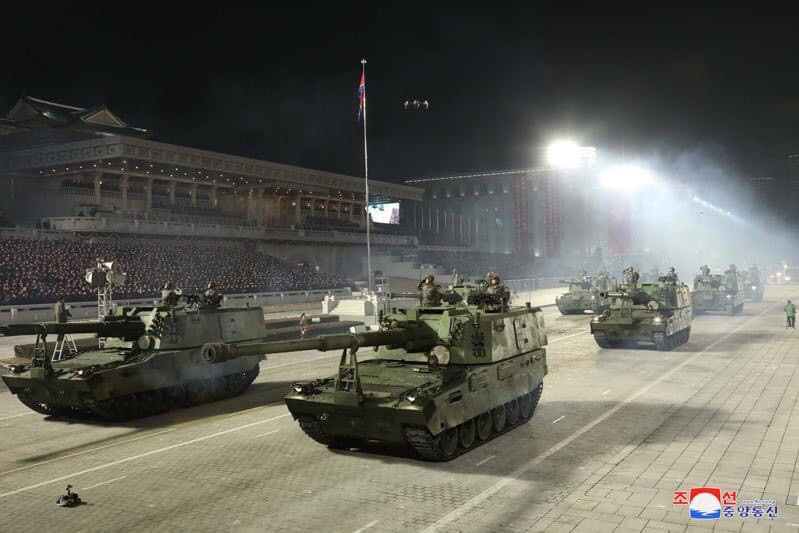 Loại pháo tự hành mới của Triều Tiên cũng khiến cho giới quan sát vô cùng bất ngờ dẫu vậy nó không được chú ý tới nhiều như mẫu xe tăng chiến đấu chủ lực mới. Loại khí tài này cũng được ra mắt lần đầu vào cuộc duyệt binh 10/10 năm ngoái với trang bị một pháo chính, tháp pháo kéo lùi về phía sau và đặt trên khung gầm bánh xích. Nhiều người cho rằng nó được lấy cảm hứng từ mẫu pháo tự hành M-109 Paladin của Mỹ.