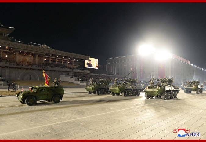 Cũng dựa trên khung gầm này, Triều Tiên cũng tích hợp pháo cỡ nòng lớn lên để biến chiếc xe thiết giáp trở thành một xe tăng bánh lốp thực thụ có thể hỗ trợ chi viện hỏa lực bộ binh trên chiến trường. Mẫu thiết kế này cũng có những điểm tương đồng với mẫu Stryker M1128 của Mỹ.