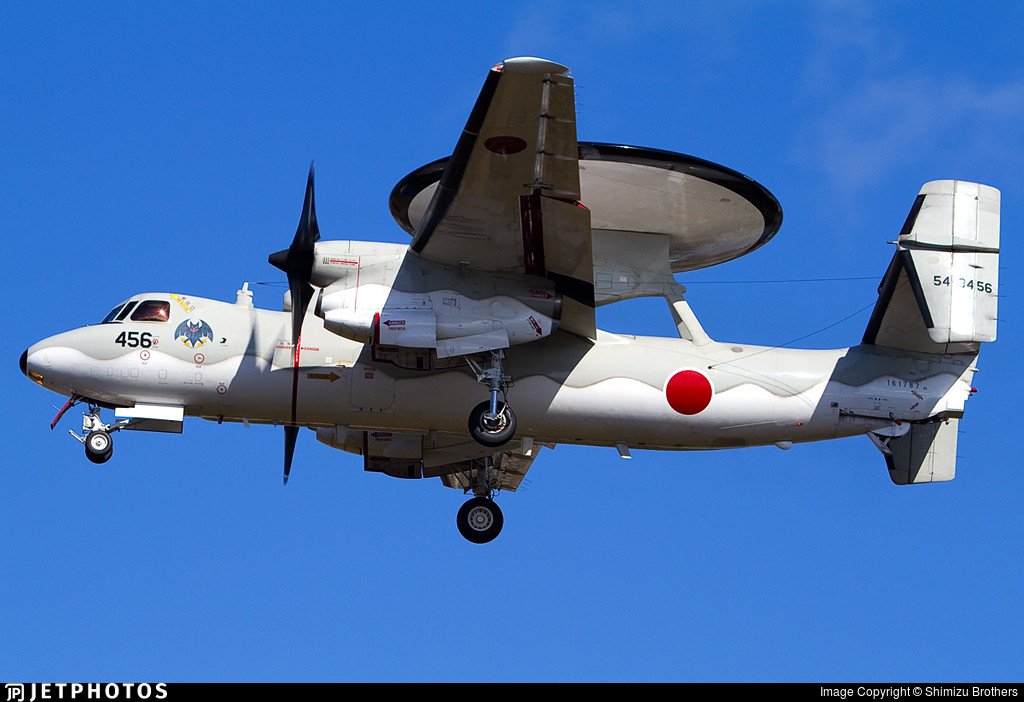 Các biến thể Hawkeye liên tục được chế tạo từ năm 1960, biến nó trở thành dòng phi cơ trên hàng không mẫu hạm, có dây chuyền sản xuất kéo dài nhất lịch sử Mỹ. Grumman tới nay đã sản xuất hơn 210 chiếc E-2 cho hải quân Mỹ và các đồng minh như Ai Cập, Pháp, Israel, Nhật Bản, Mexico, Singapore...