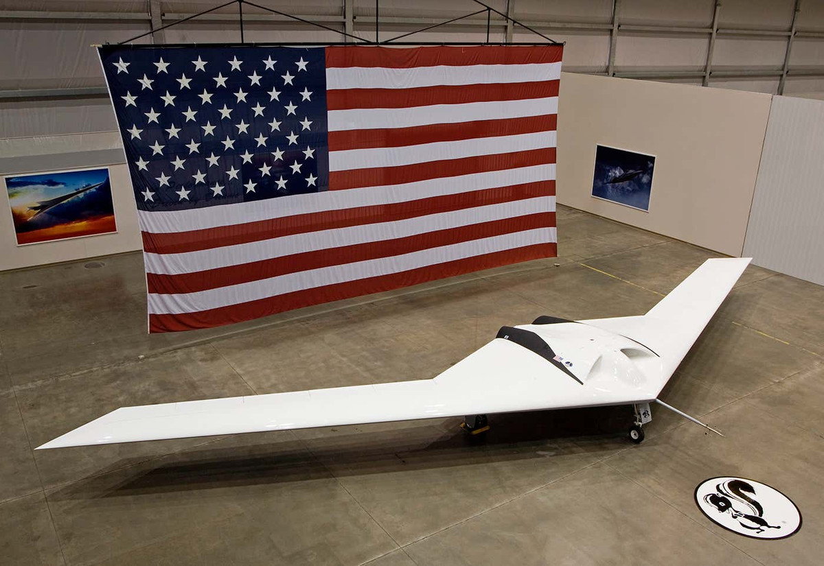 Theo Trung tướng David Nahom, Phó Tham mưu trưởng Không quân Mỹ, hiện Không quân Mỹ đã đảm bảo với Quốc hội vào mùa hè này rằng, họ có thể cho máy bay không người lái Global Hawk loại biên mà không sợ ảnh hưởng đến sức mạnh vì trang bị mới của họ. 