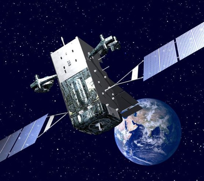 Mặc dù quân đội Mỹ có thể sử dụng vệ tinh để trinh sát, nhưng quỹ đạo của vệ tinh là có thể dự đoán được và không linh hoạt. Đối phương có thể đoán biết được thời điểm vệ tinh bay qua, để tiến hành các hoạt động ngụy trang.