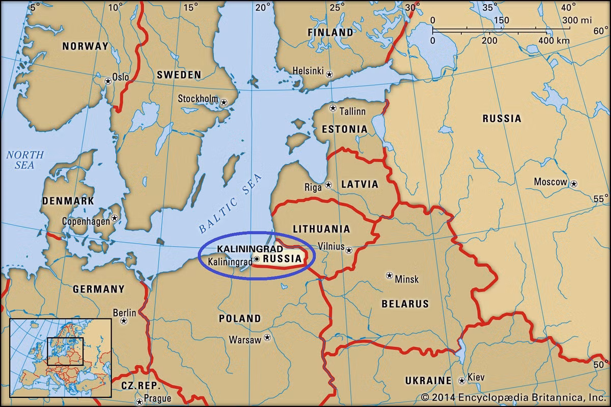  Kaliningrad là một trong những khu vực quân sự hóa cao nhất của Nga, nằm bên bờ biển Baltic giữa Ba Lan và Litva. Là vùng lãnh thổ tách biệt với đất liền Nga và bị các các quốc gia thành viên NATO là Litva và Latvia bao quanh, khiến lãnh thổ này có khả năng bị phương Tây tấn công đầu tiên nếu xảy ra chiến tranh.