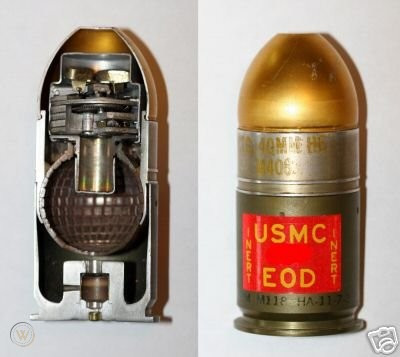 Là hỏa lực cấp tiểu đội bộ binh, M-79 có thể bắn đạn lựu xa hơn và chính xác hơn nhiều so với lựu đạn cầm tay. Đạn nổ phá văng mảnh M406 HE là loại đạn chính, có sơ tốc đầu đạn là 75 m/s, vỏ đầu đạn bằng nhôm, chứa thuốc nổ trong một quả cầu thép; khi đạn nổ, có thể văng ra hơn 300 mảnh vụn, với vận tốc 1.524 m/s, bán kính sát thương là 5 mét.