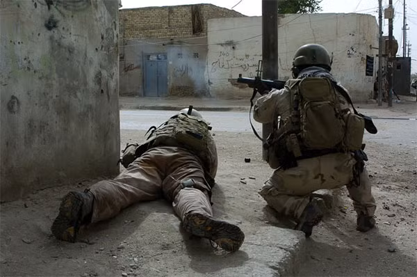 Ở chiến trường Việt Nam, M-79 thường được gọi tên là "cối cá nhân" thay vì gọi tên là "súng phóng lựu". Nhược điểm của M-79 là các viên đạn của nó phải bắn ra khỏi nòng từ 15-30 mét mới có thể nổ, nên trong chiến đấu tầm gần, cá nhân sử dụng M79 phải mang theo vũ khí tự vệ là súng ngắn.