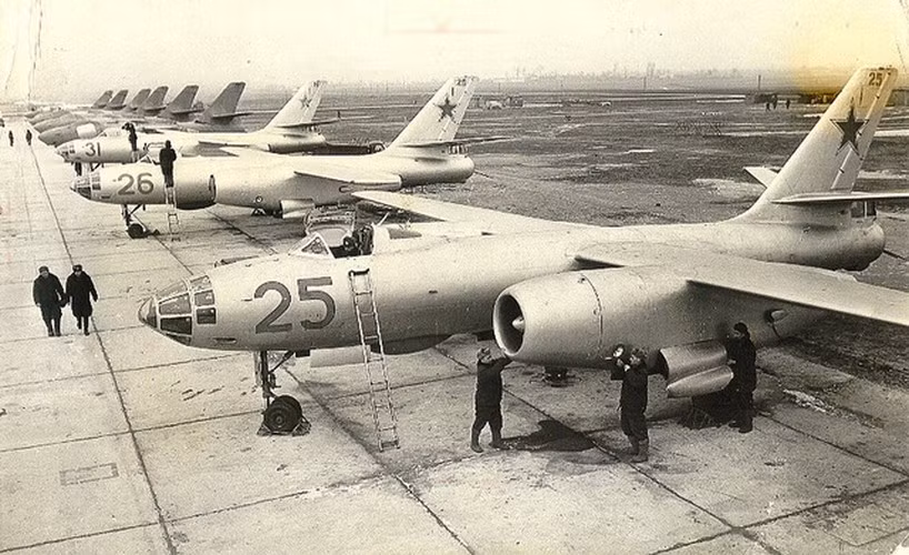 Sáng 9/3/1984, biên đội 8 máy bay ném bom An-26, 7 chiếc mang bom trực tiếp đánh phá mục tiêu, chiếc thứ 8 chuyển tiếp liên lạc trên không, của trung đoàn 918 do trung đoàn trưởng Nguyễn Xuân Hiển trực tiếp chỉ huy đã cất cánh từ Tân Sơn Nhất đến mục tiêu, thả bom diệt gọn căn cứ Fulro.