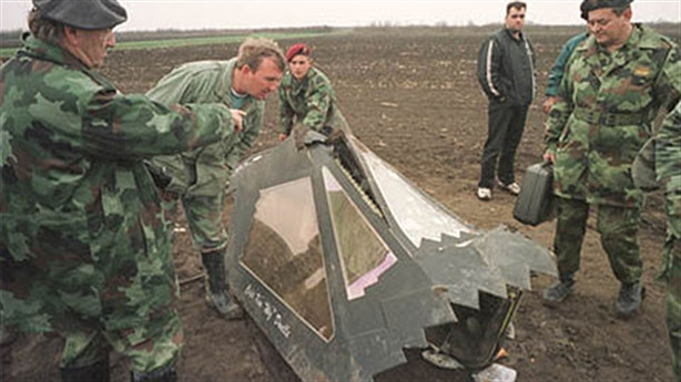 Sự kiện này đã gây chấn động, khi lần đầu tiên, loại máy bay tàng hình hiện đại bậc nhất của Mỹ, lại bị kiểu tên lửa phòng không đã lạc hậu như S-125 bắn hạ. Chiến tích của lực lượng phòng không Nam Tư, đã hạ bệ "thần tượng bất bại" của Không quân Mỹ, trong chiến tranh vùng Vịnh năm 1991.