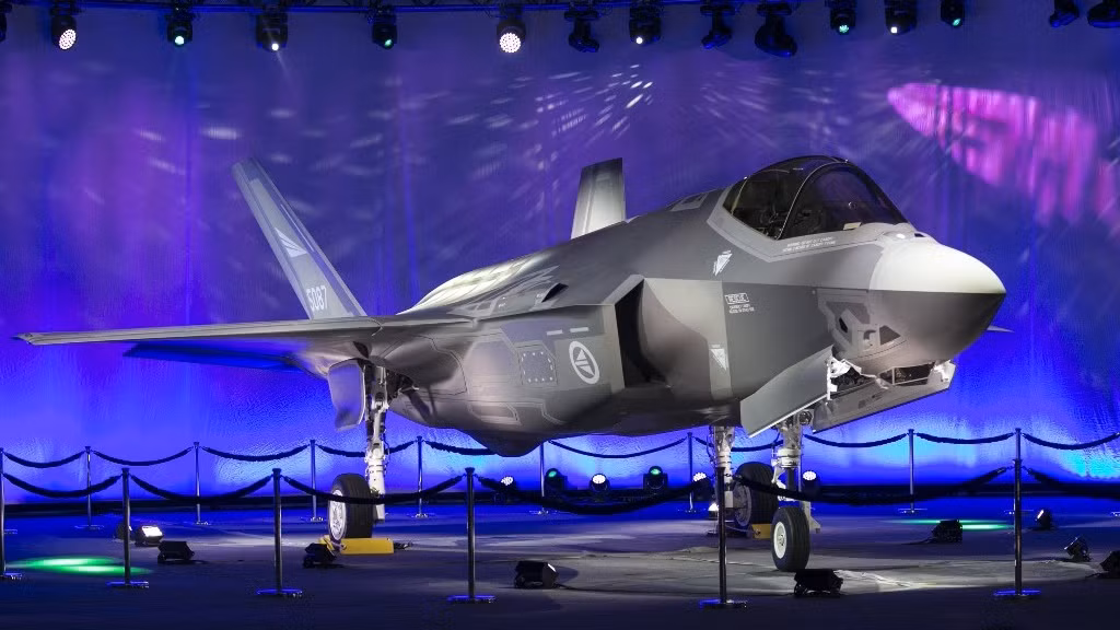 Chi phí hoạt động của máy bay phản lực F-35 là một trong những loại cao nhất trên thế giới, do đó máy bay này đã rất tốn tiền để mua nhưng lại cũng rất tốn kém để bảo trì. F-35 chỉ thuộc về các quân đội nhà giàu.