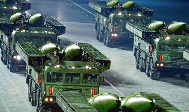 Với mức chính xác cao của tên lửa, những tên lửa chiến dịch của Triều Tiên, không chỉ phá hủy đường băng, mà còn phá hủy cả F-35 trong các nhà chứa máy bay. Đây có lẽ là thông điệp mà Triều Tiên gửi đến Hàn Quốc, sẵn sàng đáp trả đòn tiến công của F-35. Nguồn ảnh: Pinterest.