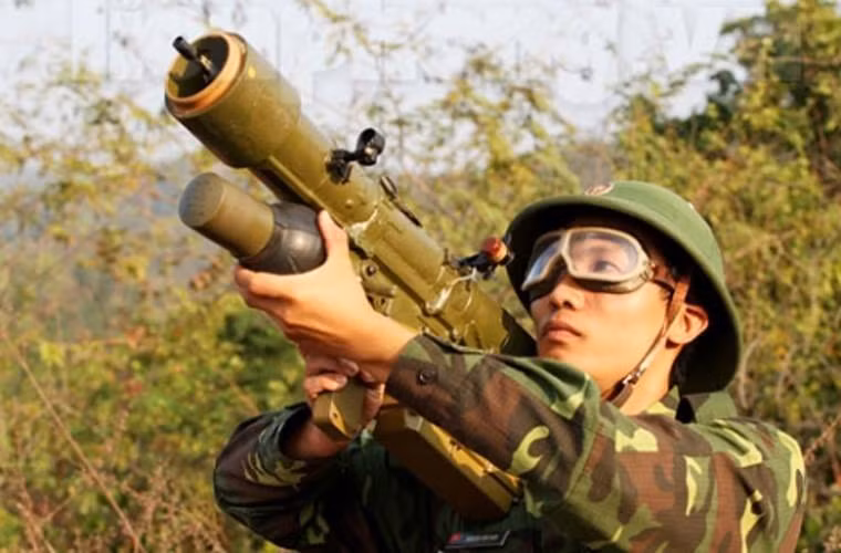 Ngày 23/9/1972, ông bắn rơi tại chỗ 1 chiếc CH-47 (trực thăng vận tải hạng nặng) chở khoảng 30 lính trên máy bay. Có 3 trận, mỗi trận bắn rơi 2 máy bay là: Củ Chi (tháng 10/1972), Bù Bông (tháng 12/1973) và Đức Huệ (tháng 4/1974).