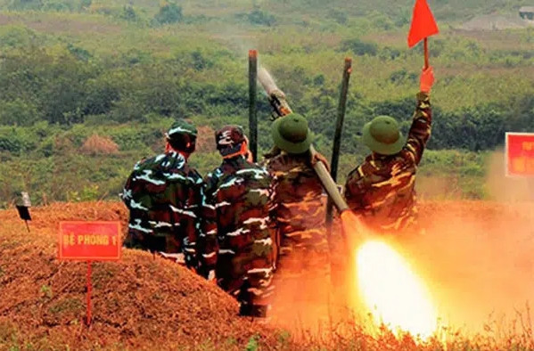 Tiểu đoàn Tên lửa phòng không vác vai 172 nơi ông chiến đấu, được thành lập năm 1972, được trang bị loại tên lửa phòng không vác vai 9K32 Strela-2 (có nghĩa là mũi tên) của Liên Xô, và được gọi với cái tên Việt Nam là tên lửa A-72.