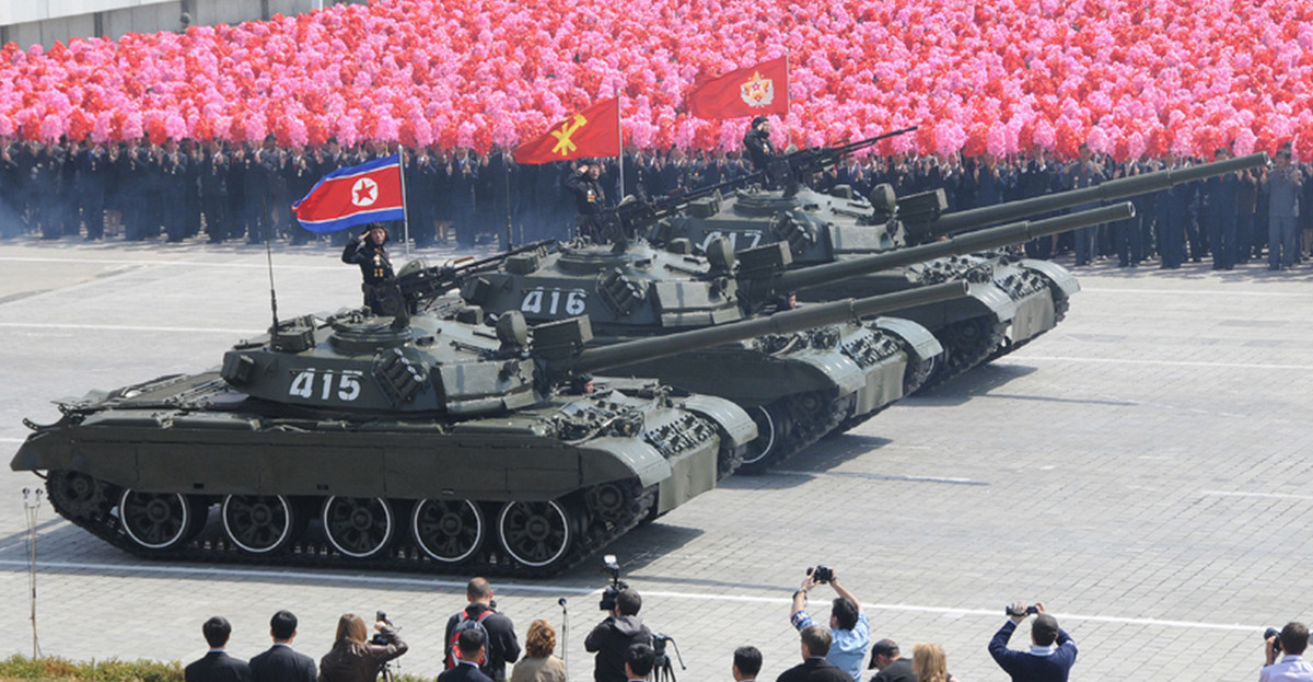 Lực lượng lục quân của Triều Tiên đã nhận của Liên Xô hơn một nghìn xe tăng chiến đấu chủ lực T-55 (một phần trong số đó vẫn được sử dụng cho đến ngày nay), cũng như giấy phép sản xuất xe tăng T-62; phiên bản Triều Tiên sản xuất trong nước gọi là Chonma-ho.