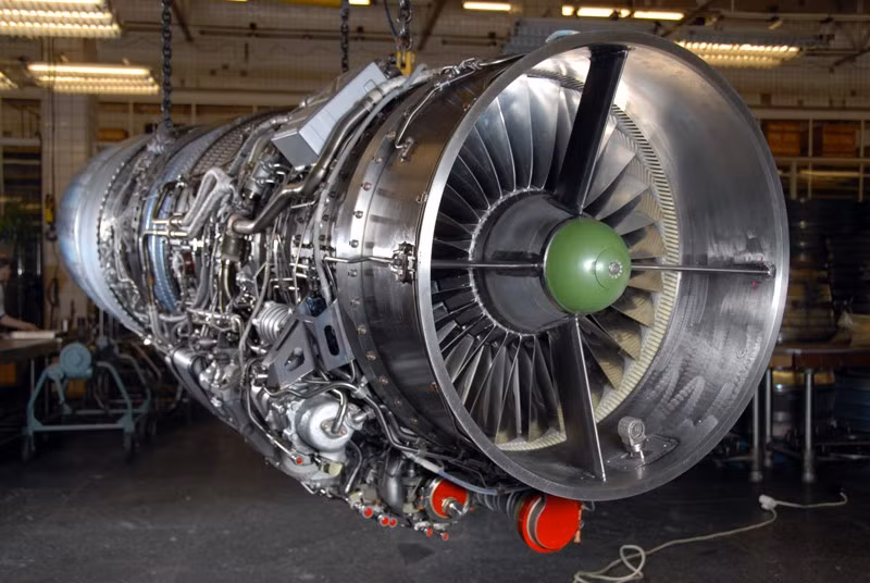 Một trong những nguyên nhân chính khiến JF-17 hoạt động kém nữa là do động cơ RD-93 của Nga, đã nhiều lần xảy ra hỏng hóc và có độ tin cậy kém. Động cơ có vết nứt trên cánh quạt, vòi phun và vỏ động cơ.