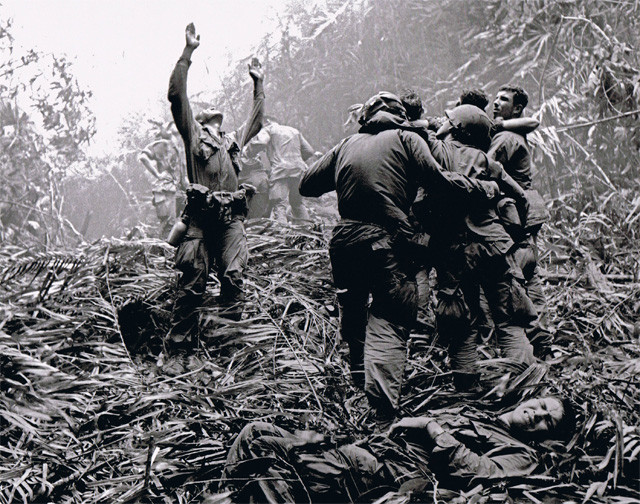 Hơn nữa, từ sau chiến tranh Việt Nam, quân đội Mỹ đã 10 năm chưa can thiệp vào cuộc chiến nào lớn, gây ra lo ngại về khả năng chiến đấu xa của quân đội. Trong khi đó, các nhân vật cánh tả trong chính quyền Mỹ chỉ trích Reagan "phóng đại hóa" mối đe dọa từ một đường băng 3km trên hòn đảo 91.000 dân.