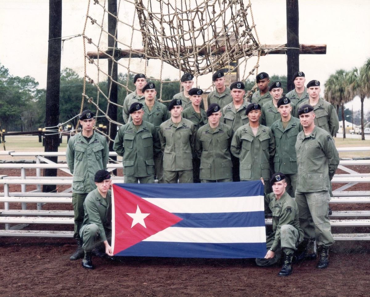 Trong các sự kiện của Chiến tranh Lạnh, cuộc xâm lược của Mỹ vào Grenada năm 1983 là một trong những sự kiện đặc biệt nhất. Cho đến nay có thể coi đây là lần duy nhất mà quân đội Mỹ và Cuba trực tiếp đụng độ. Nó cũng là một trong những sự kiện gây tranh cãi ngoại giao lớn, dù chiến thắng về quân sự nhưng nước Mỹ vẫn bị coi là thất bại trong trận chiến này.