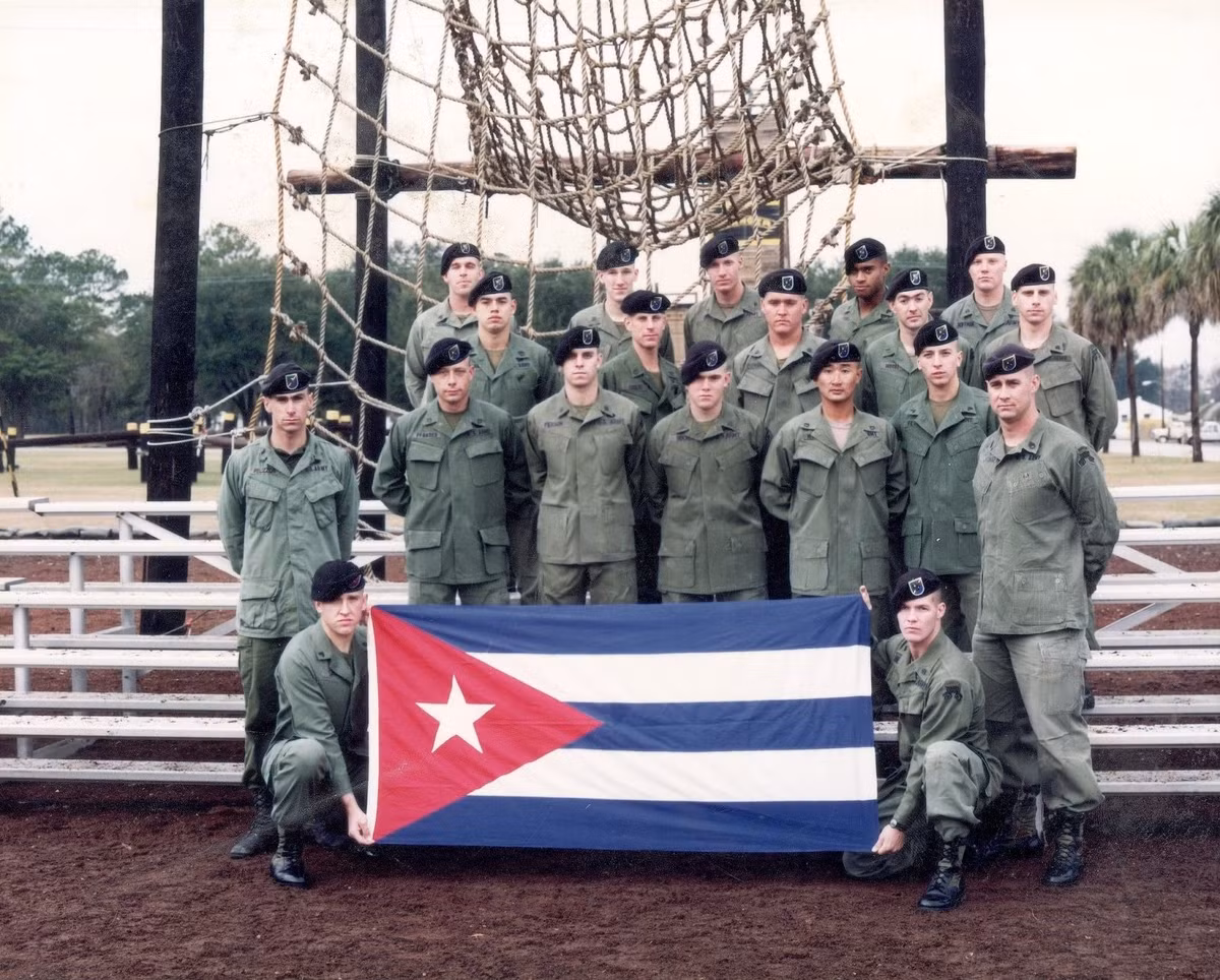 Trong các sự kiện của Chiến tranh Lạnh, cuộc xâm lược của Mỹ vào Grenada năm 1983 là một trong những sự kiện đặc biệt nhất. Cho đến nay có thể coi đây là lần duy nhất mà quân đội Mỹ và Cuba trực tiếp đụng độ. Nó cũng là một trong những sự kiện gây tranh cãi ngoại giao lớn, dù chiến thắng về quân sự nhưng nước Mỹ vẫn bị coi là thất bại trong trận chiến này.