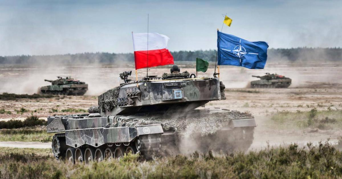 Một tiền lệ khác là Ba Lan, quốc gia được Liên Xô cung cấp dây chuyền sản xuất T-72. Nhưng sau khi Liên Xô sụp đổ nước này chỉ sản xuất và nâng cấp được một số đơn vị, sau đó Ba Lan đã tìm đến Hàn Quốc, Đức và Mỹ để nhập khẩu xe tăng.