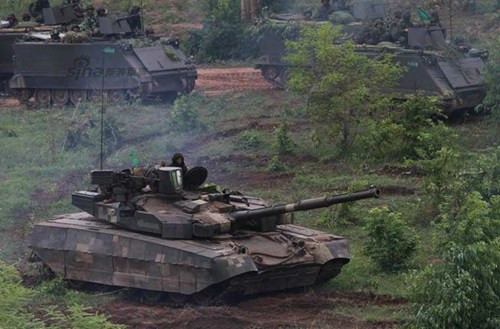 Tuy nhiên, tốc độ sản xuất T-84 của Ukraine hiện tại chỉ bằng một phần so với việc chế tạo T-80 xuất khẩu sang Pakistan trong những năm 1990. Với đơn đặt hàng mất bảy năm để hoàn thành đã khiến Bộ Quốc phòng Thái Lan cân nhắc hủy bỏ thỏa thuận, đồng thời xem xét Trung Quốc như một nguồn cung cấp xe tăng chiến đấu hiện đại đáng tin cậy hơn.