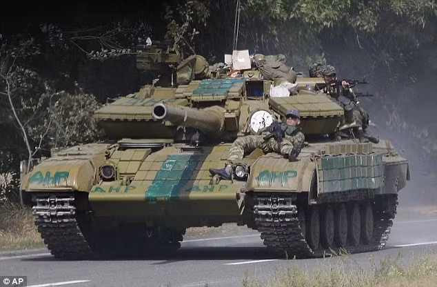 Tuy nhiên do quy mô quốc phòng của Ukraine nhỏ hơn nhiều so với Nga và các lực lượng vũ trang của nước này cũng không triển khai T-84 trong vai trò chiến đấu, vì vậy hiện quân đội Ukraine chỉ trang bị số lượng rất nhỏ xe tăng T-84.