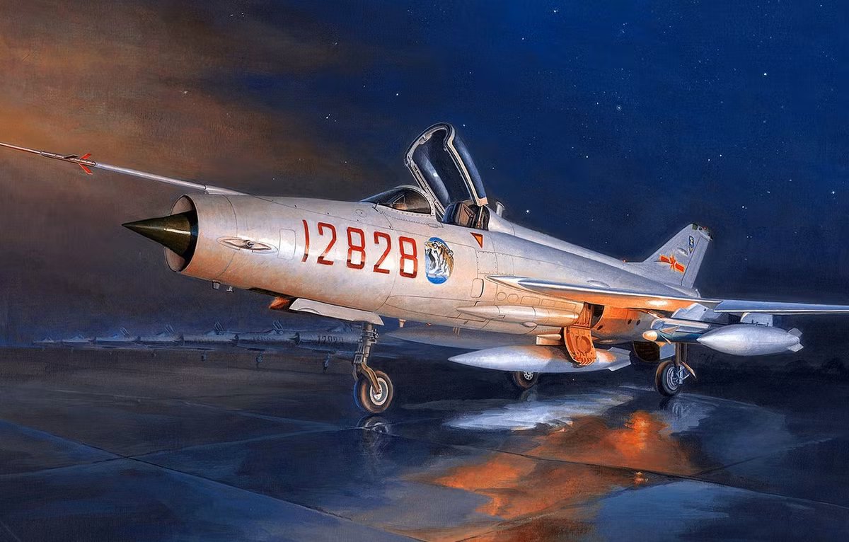 Loại vũ khí đầu tiên là chiến đấu cơ J-7. Năm 1961, khi căng thẳng giữa Liên Xô và CHND Trung Hoa lên đến đỉnh điểm, Liên Xô đã chuyển giao các bản thiết kế và vật liệu liên quan đến máy bay đánh chặn MiG-21 mới của họ cho Trung Quốc, với hy vọng níu kéo sự hợp tác giữa hai quốc gia, đang mâu thuẫn trầm trọng.