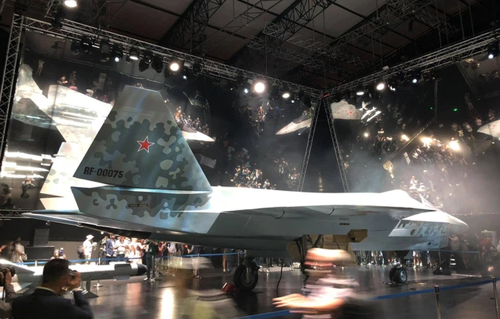 Tuy nhiên việc Nga đưa Su-57 vào biên chế và sắp tới là Checkmate, sẽ khiến Mỹ dần mất vị thế độc quyền về công nghệ máy bay chiến đấu tàng hình; và Su-57 và Su-75 Checkmate sẽ là những đối thủ khó chịu của F-22 và F-35. Nguồn: Dambl.