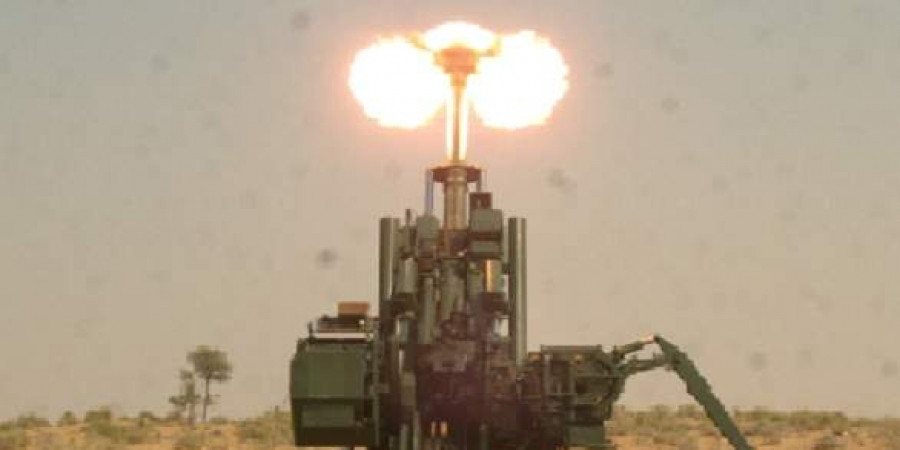 ATAGS nặng khoảng 18 tấn và có thể được triển khai trên chiến trường trong vòng chưa đầy 3 phút. Vào tháng 8/2018, Bộ Quốc phòng Ấn Độ đã phê duyệt việc mua 150 khẩu Atagos. Theo kế hoạch hiện đại hóa pháo binh, Lục quân Ấn Độ cần 1.580 khẩu ATAGS. Việc thử nghiệm ATAGS có thể vẫn tiếp tục và sẽ kết thúc vào giữa năm 2021.