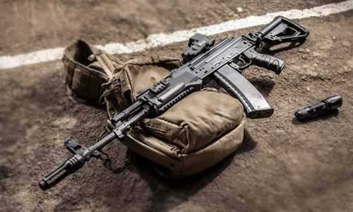 Quân đội Ấn Độ có kế hoạch mua 700.000 khẩu AK-203. Mặc dù một thỏa thuận đã được ký kết, trong hơn một năm qua, việc bắt đầu sản xuất tại nhà máy Ametti Korwa vẫn chưa có gì tiến triển. Tháng 3/2019, Thủ tướng Ấn Độ Narendra Modi đã cắt băng khánh thành nhà máy Korwa.