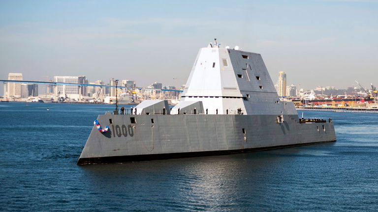Tàu USS Zumwalt không có những hệ thống vũ khí phòng thủ tầm gần CWIS đặt trên boong như lớp tàu khu trục Arleigh Burke. Đây là hỏa lực phòng thủ lớp cuối cùng, có vai trò quan trọng để bắn hạ UAV, tên lửa hành trình chống hạm hay các xuồng cao tốc mang tên lửa, khi nó có thể bắn ra hàng nghìn viên đạn/phút.