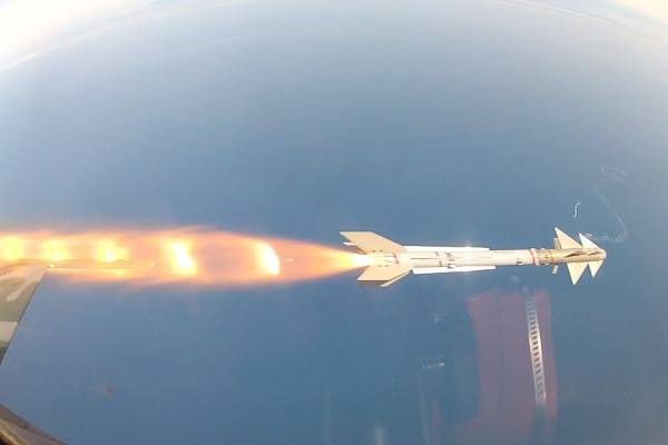 Phòng thí nghiệm Nghiên cứu Không quân Mỹ giải thích rằng, một vấn đề có thể dự đoán trước đó là, khi đối phó lại các mối đe dọa đa phổ, các biện pháp đối phó, được xây dựng cho một phổ đơn, có thể không còn phù hợp, khi đối mặt với các mối đe dọa đa phổ.