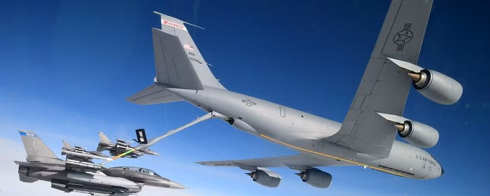 Nói cách khác, thiết bị gây nhiễu thông minh “Quái vật” cần nhanh chóng được lắp đặt trên các máy bay có giá trị cao của Quân đội Mỹ. Mặc dù hiện nay, máy bay chiến đấu và tên lửa của Trung Quốc ngày càng hiện đại hơn, nhưng Không quân Mỹ đủ khả năng để chống lại mối đe dọa này. Nguồn ảnh: USAF. 