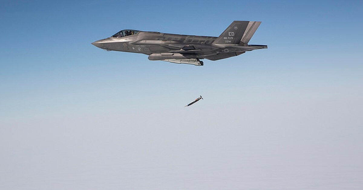 Lợi thế tàng hình của chiến đấu cơ F-35 đã được kiểm chứng, để tiêu diệt một hệ thống phòng không mô phỏng, có hiệu suất tương tự như S-300 và S-400, trong cuộc tập trận đào tạo đa lực lượng, mang tên Cờ đỏ 2017 của Không quân Mỹ, tại căn cứ Nellis.