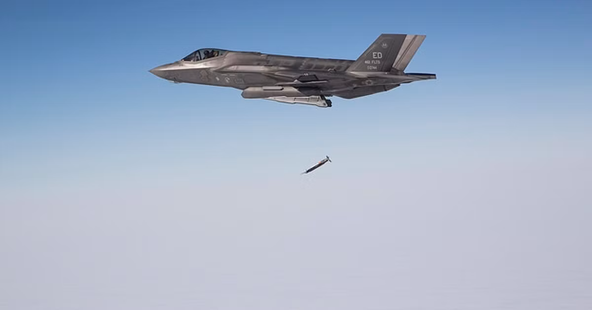 Lợi thế tàng hình của chiến đấu cơ F-35 đã được kiểm chứng, để tiêu diệt một hệ thống phòng không mô phỏng, có hiệu suất tương tự như S-300 và S-400, trong cuộc tập trận đào tạo đa lực lượng, mang tên Cờ đỏ 2017 của Không quân Mỹ, tại căn cứ Nellis.