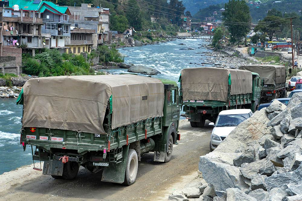 Đặc biệt nghiêm trọng đó là cuộc đối đầu giữa hai cường quốc hàng đầu tại châu Á: Trung Quốc và Ấn Độ. Sự kiện bắt đầu từ giữa năm 2020 do những căng thẳng tại khu vực biên giới Đông Ladakh bởi các cáo buộc xâm lấn từ cả hai phe đưa ra.