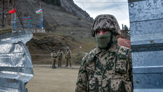 Khu vực Nargono - Karabakh là tâm điểm cuộc xung đột giữa hai quốc gia từng thuộc Liên Xô là Armenia và Azerbaijan từ tháng 9. Cuộc chiến kéo theo hệ lụy là hàng ngàn binh sĩ cả hai bên thiệt mạng cũng như hàng trăm xe tăng thiết giáp, các hệ thống vũ khí bị tiêu diệt.