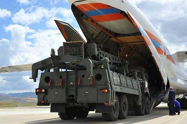 Tiêu biểu như sự việc Thổ Nhĩ Kỳ hăm dọa sẽ sử dụng tổ hợp tên lửa phòng không tầm xa S-400 triệt hạ các máy bay tiêm kích tàng hình thế hệ 5 F-35 do Mỹ sản xuất của Không quân Hy Lạp. Trong khi đó, cả hai quốc gia Thổ Nhĩ Kỳ và Hi Lạp đều đẩy mạnh phát triển khả năng hải quân của mình cho tình huống xấu. Nguồn ảnh: Pinterest. 