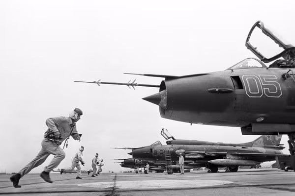 Giới tướng lĩnh Liên Xô cũ hoàn toàn phủ nhận định hướng gây hấn của kế hoạch “7 ngày tới sông Rhine”, giải thích rằng các nhà cầm quyền của phe XHCN không bao giờ muốn gây ra một cuộc chiến tranh hạt nhân để thôn tính các nước Tây Âu và biến cả thế giới thành đống tro tàn gạch vụn. Nguồn ảnh: Warhistory.