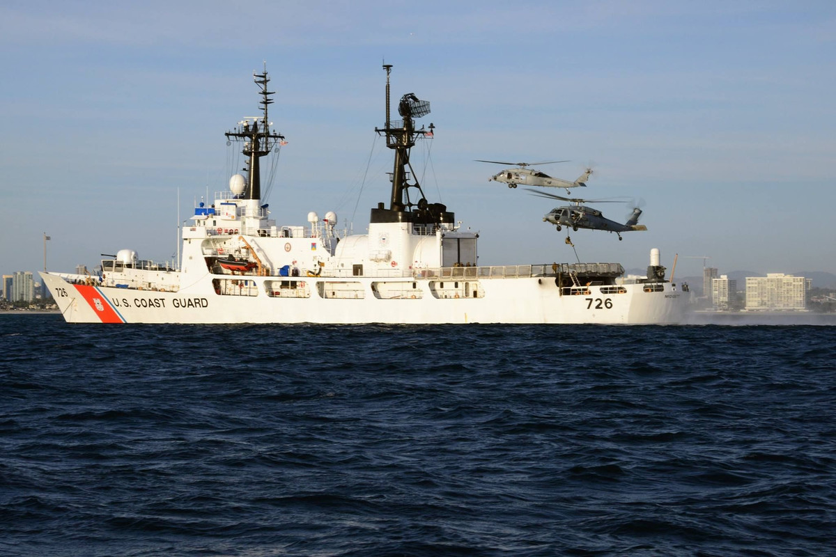 Bên cạnh đó trên tàu còn có pháo tự động M242 Bushmaster cỡ 25 mm, súng máy hạng nặng M2 Browning cỡ 12,7 mm và súng máy hạng nhẹ M240 cỡ nòng 7,62 mm. Tàu Midgett trang bị radar trinh sát đường không 2 tham số (2D) AN/SPS-40.