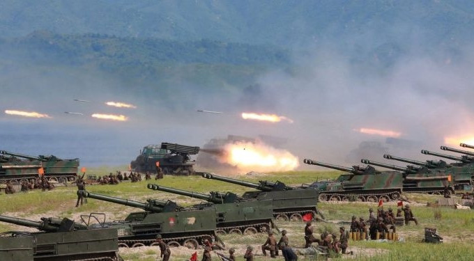 Với khả năng tàng hình vượt trội và khả năng tấn công mặt đất, F-35 cũng có thể phá hủy các trận địa pháo binh tầm xa dọc khu giới tuyến; loại bỏ được mối đe dọa mang tên pháo binh Triều Tiên đối với thủ đô Seoul của Hàn Quốc, cũng như làm phá sản kế hoạch phản công của Triều Tiên mang tin Kill Chain.