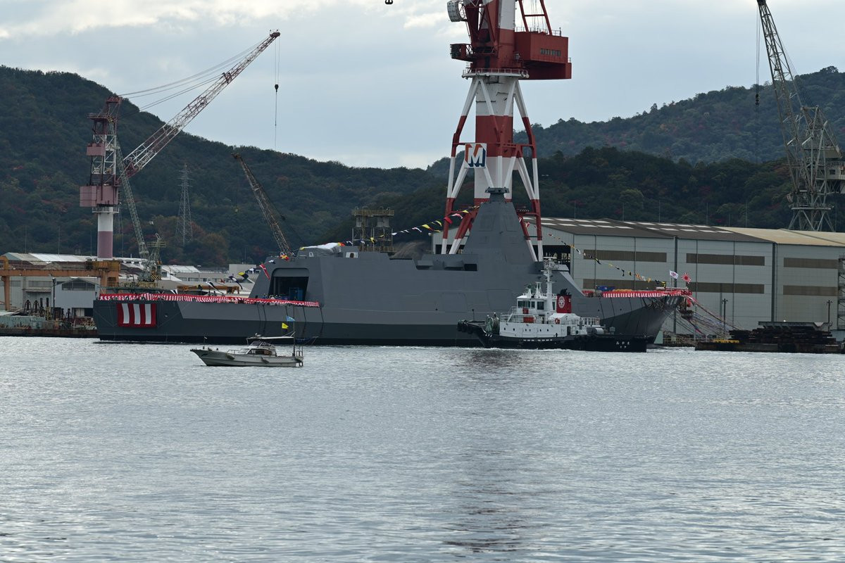 Các tàu khu trục nhỏ này có lượng choán nước khoảng 5.500 tấn, có khả năng đạt tốc độ lên tới 54 km/h. Thủy thủ đoàn của tàu không quá 90 người. Điều này cho thấy mức độ tự động hóa cao của khinh hạm hiện đại này.