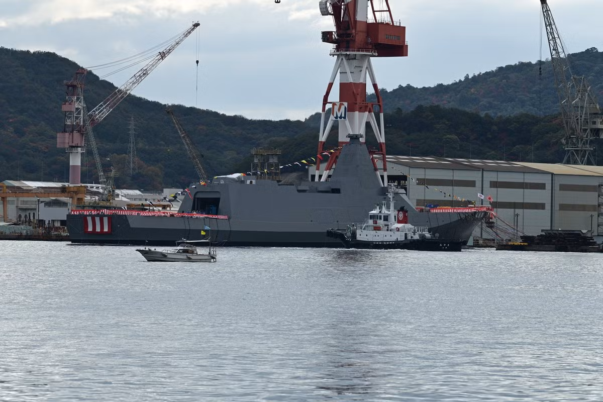 Các tàu khu trục nhỏ này có lượng choán nước khoảng 5.500 tấn, có khả năng đạt tốc độ lên tới 54 km/h. Thủy thủ đoàn của tàu không quá 90 người. Điều này cho thấy mức độ tự động hóa cao của khinh hạm hiện đại này.