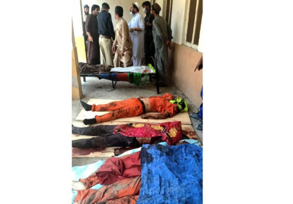 Trong khi đó, Bộ Ngoại giao Trung Quốc cho biết vào ngày 23/7, thi thể của 9 nhân viên Trung Quốc thiệt mạng, trong một cuộc tấn công khủng bố ở Pakistan, đã trở về đất mẹ trên một chiếc máy bay thuê của Hàng không Pakistan.