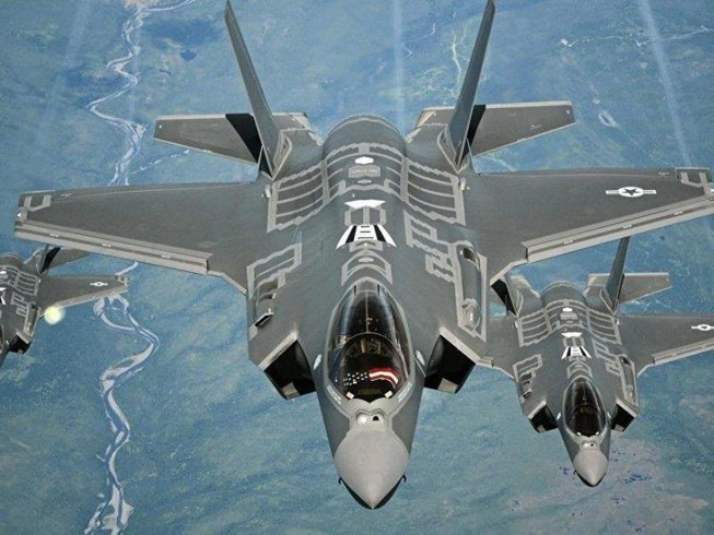 Mỹ đã chủ trương phát triển một loại máy bay chiến đấu hạng nhẹ, giá cả phải chăng để thay thế hàng trăm chiếc F-16 thời kỳ Chiến tranh Lạnh, do sau hơn 20 năm nghiên cứu và phát triển, chiến đấu cơ tàng hình F-35 nặng 25 tấn, chưa thể đáp ứng được kì vọng.