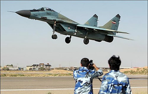 Tổng kết lại các cuộc chiến tranh này, MiG-29 không hề có hệ thống yểm trợ nào trên không, hoặc chiến đấu trong đội hình có tổ chức; trong khi F-16 dựa vào sự hỗ trợ toàn diện, mới có được chiến thắng trọn vẹn. Và MiG-29 hoàn toàn không có cơ hội cận chiến, với bất kỳ máy bay chiến đấu nào của phương Tây. Ảnh: MiG-29 của Không quân Iraq.