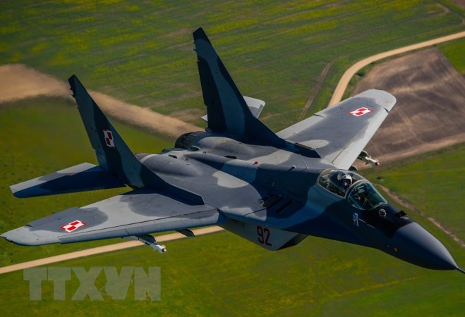 MiG-29 được trang bị radar xung Doppler, đa chế độ, thuộc hàng tiên tiến của Liên Xô khi đó; hệ thống điều khiển hỏa lực và tác chiến điện tử tương đối toàn diện. Về tính năng, nó hoàn toàn đủ sức đối đầu với các tiêm kích F-16. Vậy hiệu suất của MiG 29 không thua F-16, tại sao nó lại thua xa F-16 trong thực chiến?