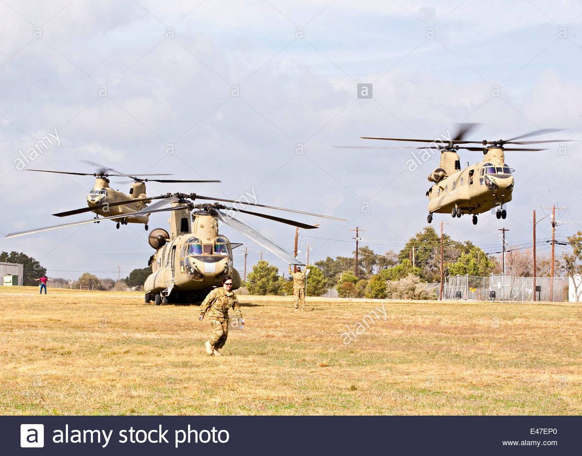 Tuy nhiên đổ bộ bằng trực thăng không cần bãi đổ bộ lớn, trực thăng có thể bay thấp, tạo yếu tố bất ngờ; có thể dùng nhiều phương tiện một lúc, quá trình đổ bộ an toàn hơn, binh lính không cần phải biết nhảy dù. Thậm chí, những chiếc trực thăng còn là phương tiện “2 trong 1”; vừa là phương tiện đổ bộ, vừa thực hiện yểm trợ hỏa lực cho lực lượng đổ bộ.