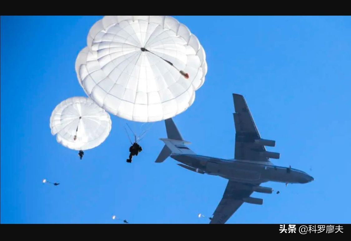 Với khả năng xuống cấp của số máy bay vận tải như hiện nay, đến năm 2025, Quân đội Nga sẽ chỉ có thể đủ năng lực vận chuyển một sư đoàn đổ bộ đường không. Phần còn lại của quân dù phải di chuyển bằng đường bộ hoặc bằng trực thăng, giống như bộ binh thông thường.