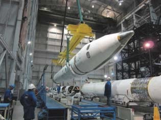 Như vậy, giá trung bình một tên lửa đánh chặn NGI trong vòng đời lên tới 843 triệu USD. Nếu sau khi mua 21 tên lửa NGI đầu tiên, Mỹ phải đặt hàng thêm tên lửa (có lẽ để thay thế thế hệ tên lửa GBI trước), thì chi phí của mỗi tên lửa có thể cần thêm 109 triệu USD (bao gồm cả hạ tầng, tên lửa và chi phí nghiên cứu).