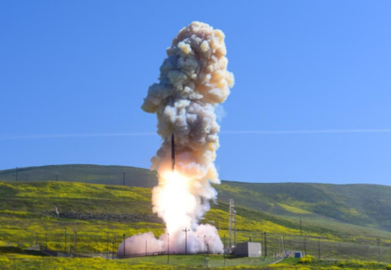 Hai công ty quốc phòng hàng đầu của Mỹ là Lockheed Martin và Northrop Grumman đang đấu thầu dự án đánh chặn chống tên lửa (NGI) thế hệ tiếp theo, nhằm mục đích thay thế thiết bị đánh chặn chống tên lửa (GBI) được sử dụng trong hệ thống phòng thủ tên lửa đạn đạo của Mỹ hiện nay.