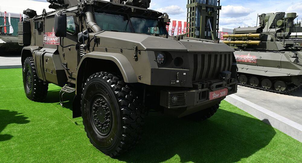 Trọng lượng của xe Typhoon-VDV là 13 tấn; xe sử dụng một động cơ diesel KamAZ có công suất 350 mã lực. Tốc độ trên đường cao tốc lên tới 100 km/h, xe có thể leo dốc tới 30 độ và lội nước sâu 1,9 m. Vào năm 2020, chiếc xe đã được thử nghiệm trên địa hình núi Elbrus, nằm ở phía tây bắc của dãy Caucasus của Nga.