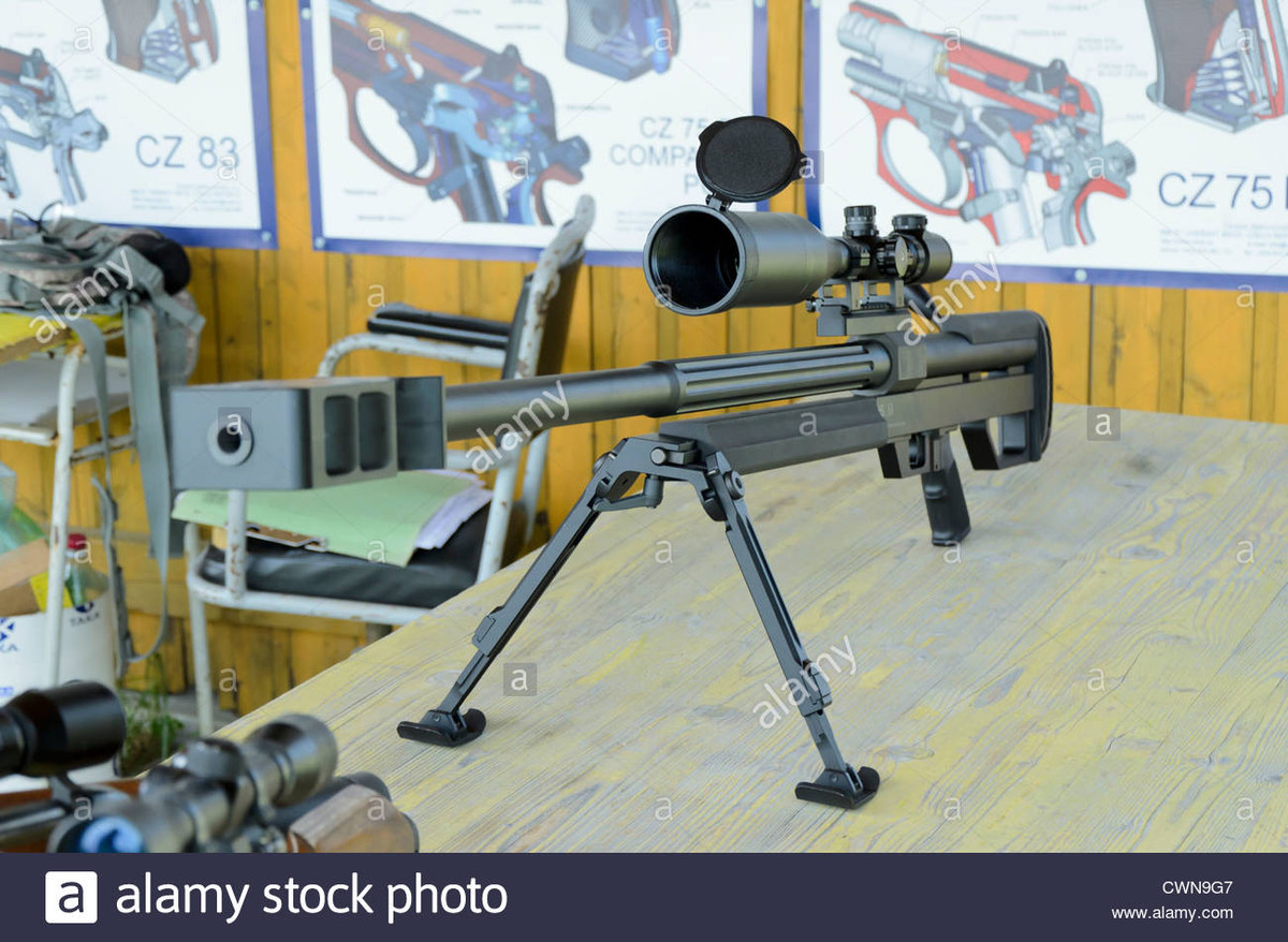 Rất may mắn cho công ty Steyr, ngay từ lần xuất hiện đầu tiên, HS 50 đã thành công về mặt thương mại. Tại một số thời điểm, khẩu HS 50 đã được lực lượng vũ trang Áo và Đức chấp nhận đưa vào sử dụng.